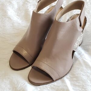 NATURALIZER NUDE OPEN TOE HEELS SIZE 8.5 M